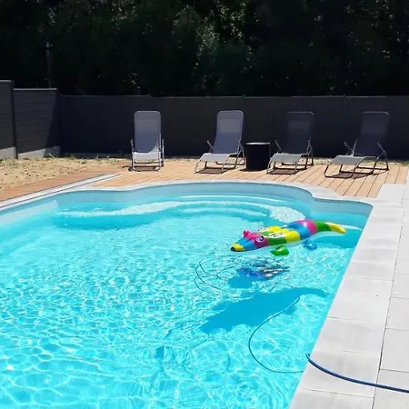 Avec Piscine Privee A *